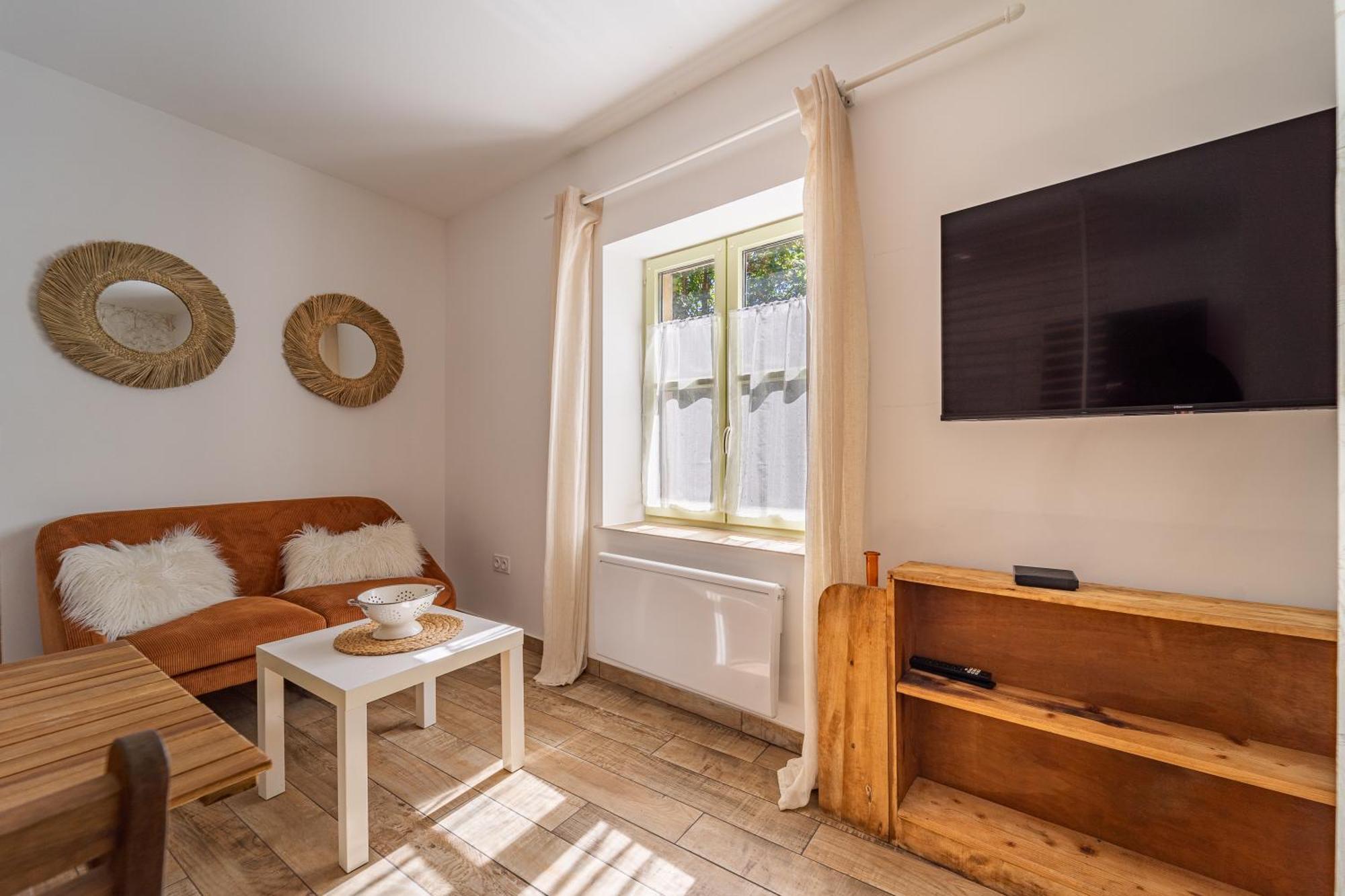 Cosy Room'S Frontonas Luaran gambar
