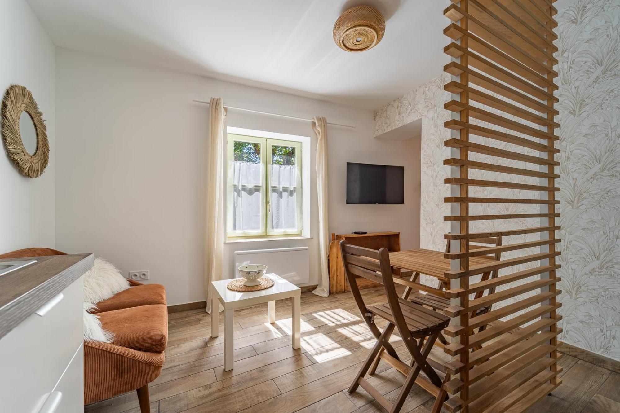 Cosy Room'S Frontonas Luaran gambar