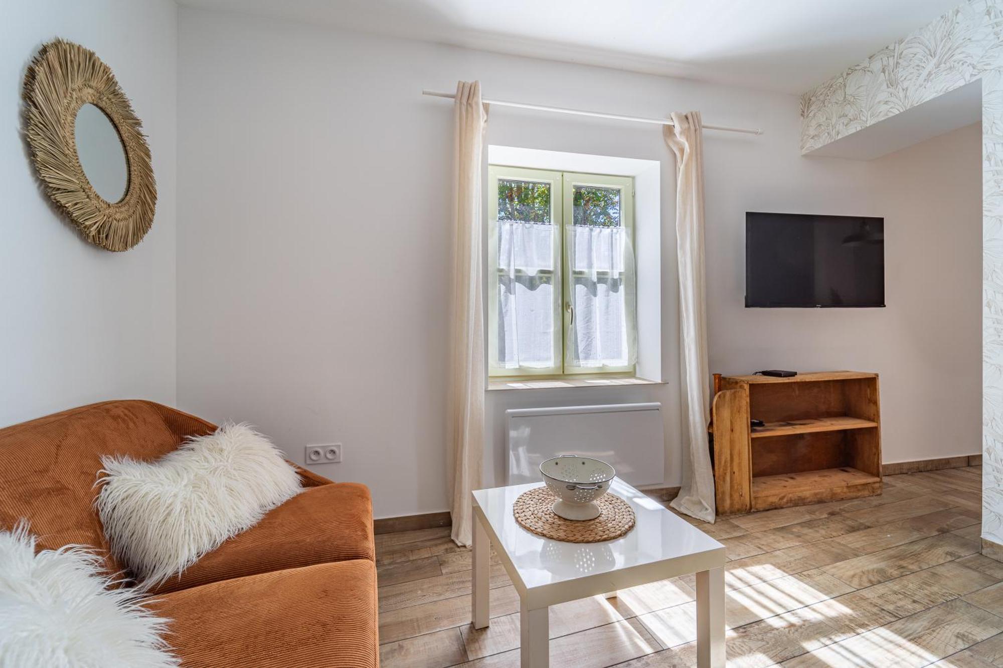 Cosy Room'S Frontonas Luaran gambar