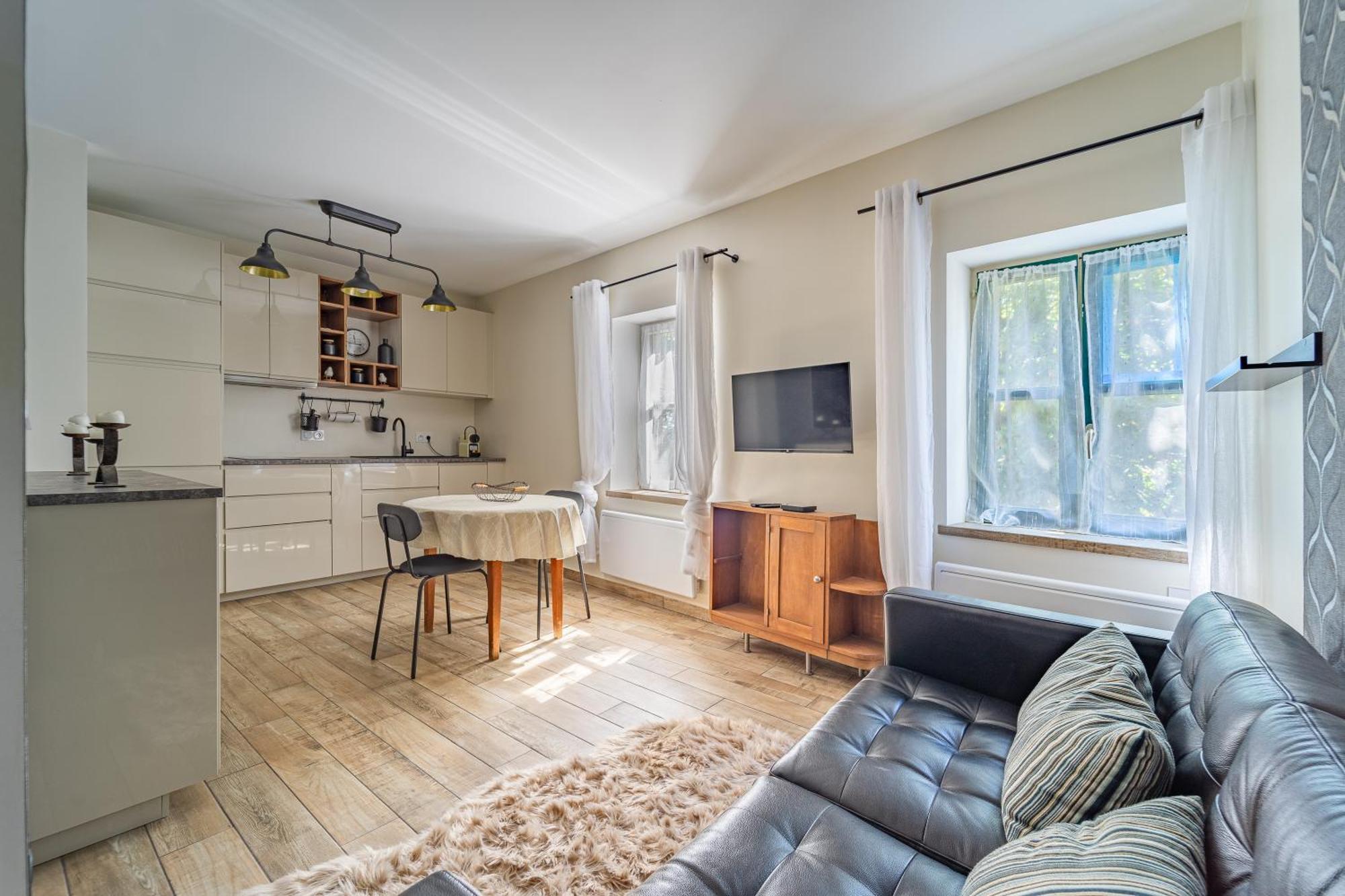 Cosy Room'S Frontonas Luaran gambar