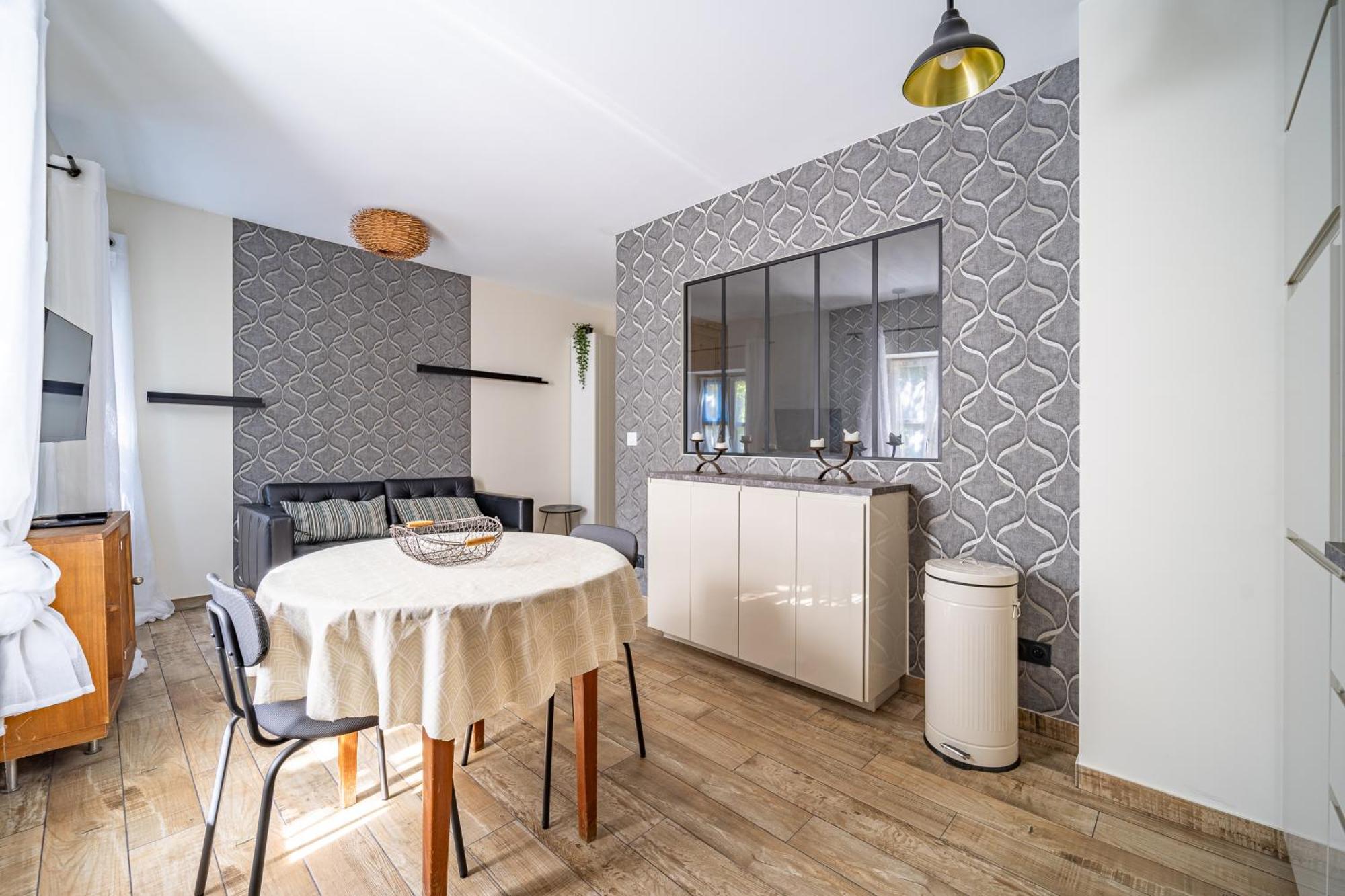 Cosy Room'S Frontonas Luaran gambar